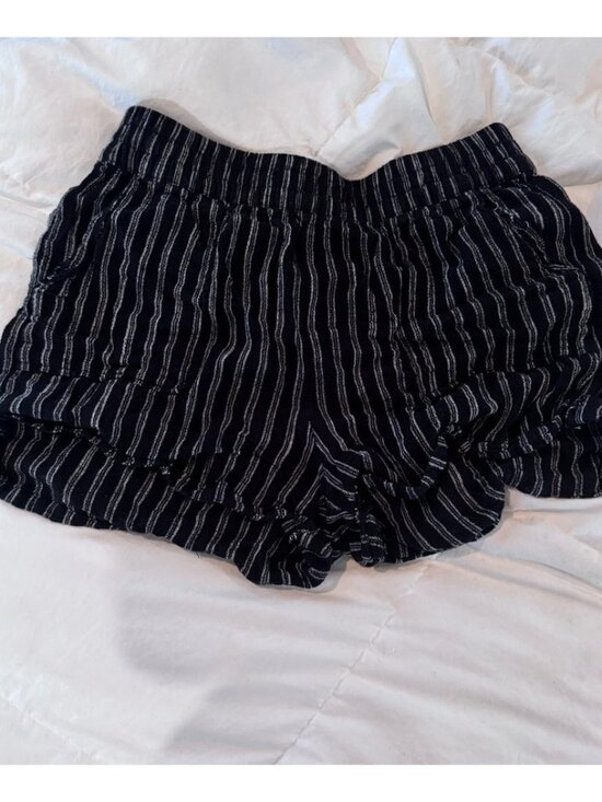 Pants - Women’s Striped Black Pull On Short
